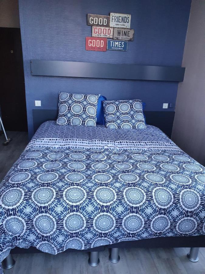 Caveau Du Rond Point Buxy Bagian luar foto